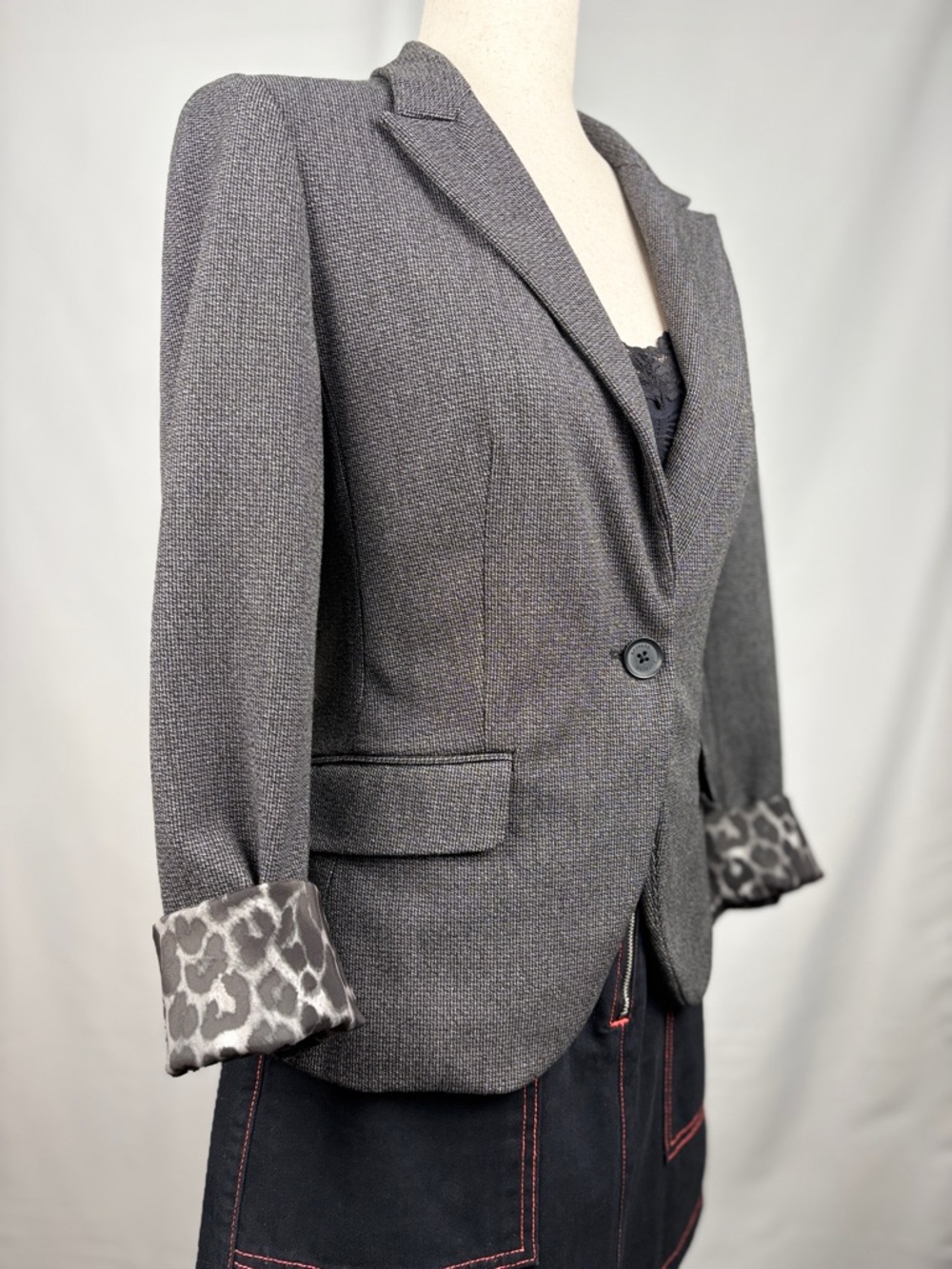 Express Gray Blazer Leopard Lined Cuffs Tailored Jacket Size 6 - Picture 2 of 9